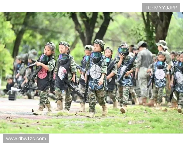 成都攀岩队配合问题引发热议队员间默契与信任的考验