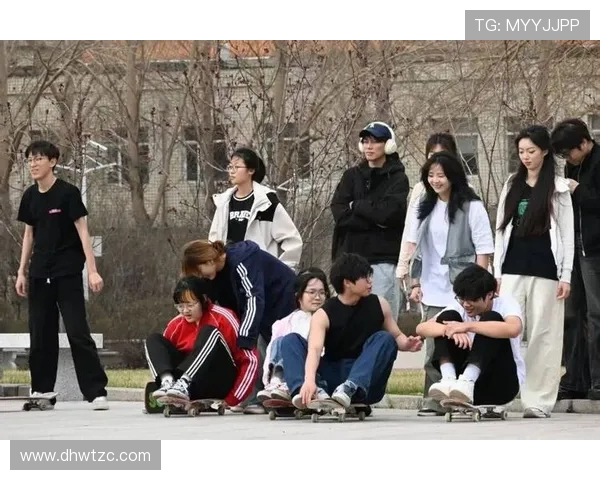 杭州滑板队协作创新引发热议推动滑板运动新发展