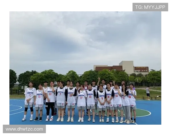 重庆篮球队的拼搏之路：邀请赛背后的奋斗与荣耀