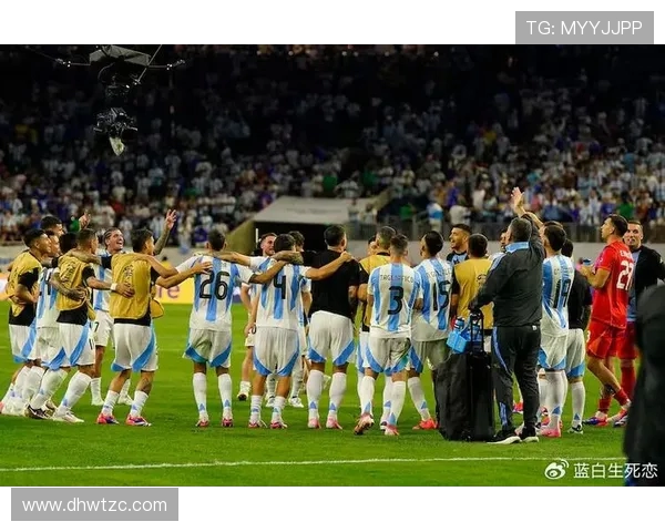 马丁内斯的传奇旅程:从球场新星到世界足球巨星的蜕变与荣耀 马丁内斯的传奇旅程:从球场新星到世界足球巨星的蜕变与荣耀